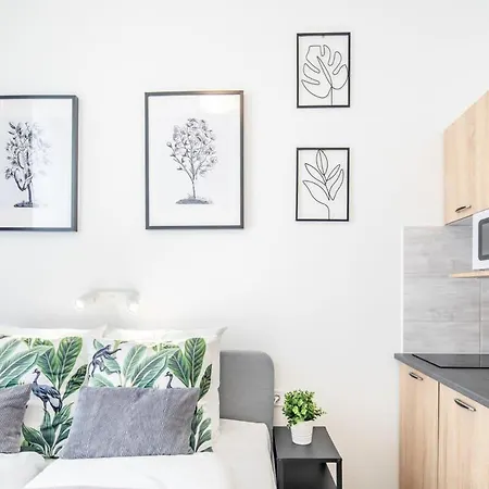 Cosy At Very Location With Aircon *