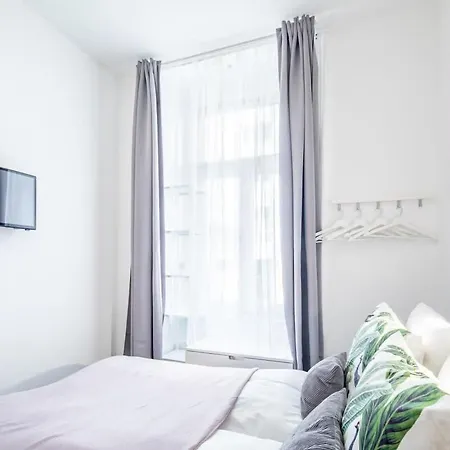 Cosy At Very Location With Aircon