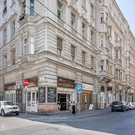 Cosy At Very Location With Aircon Apartment Budapest