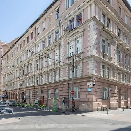 Apartment Cosy At Very Location With Aircon *