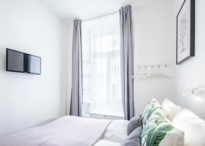 Cosy At Very Location With Aircon