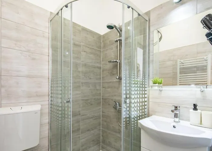 Cosy At Very Location With Aircon Apartment *