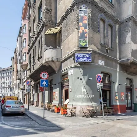 Apartmán Cosy At Very Location With Aircon *